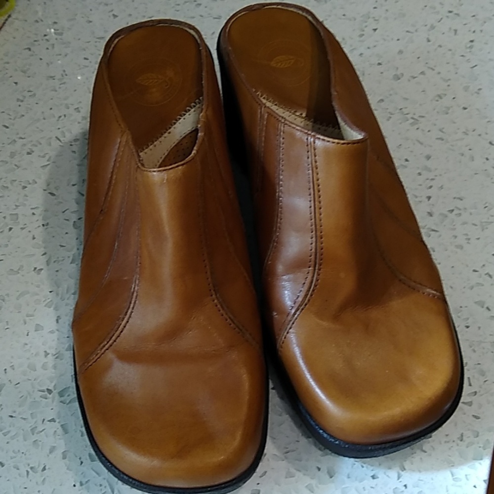 Nurture Leather Slides